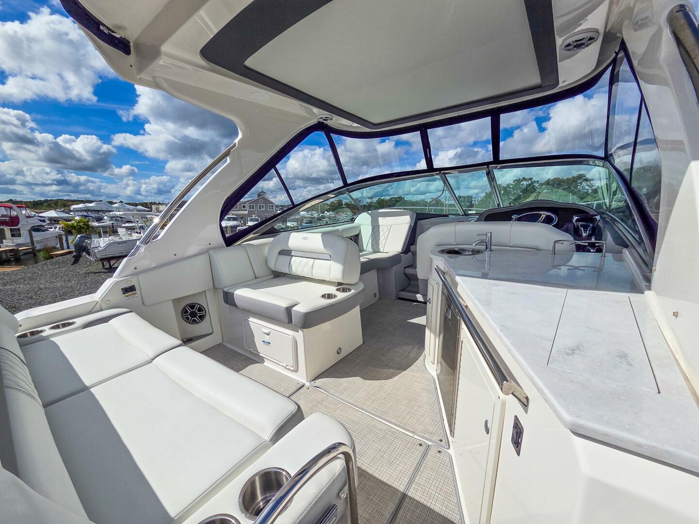 2026 Regal 33 XO Base - Image 18
