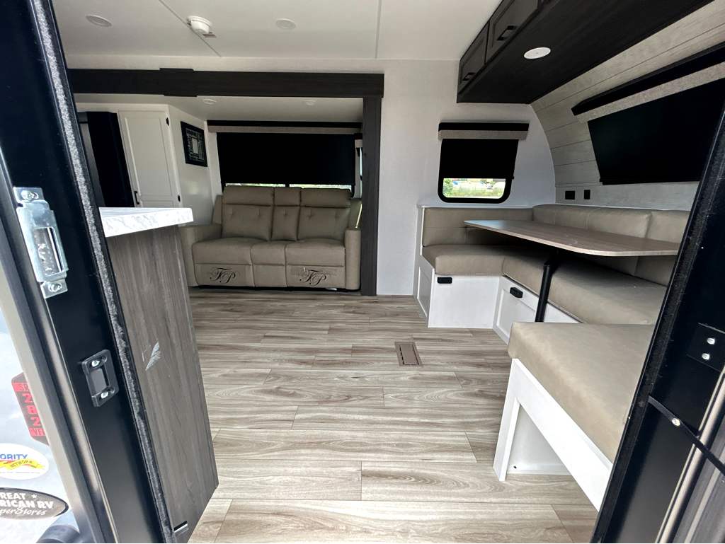 2027 VENTURE RV STRATUS 282VFD - Image 8
