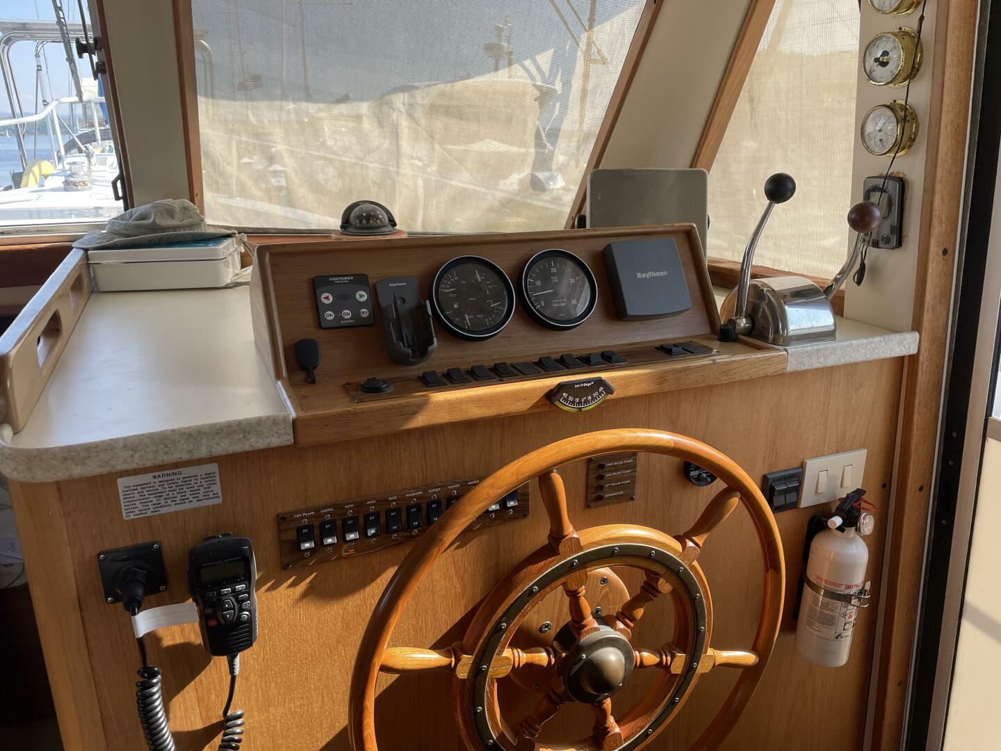 2000 Mainship 390 - Image 12
