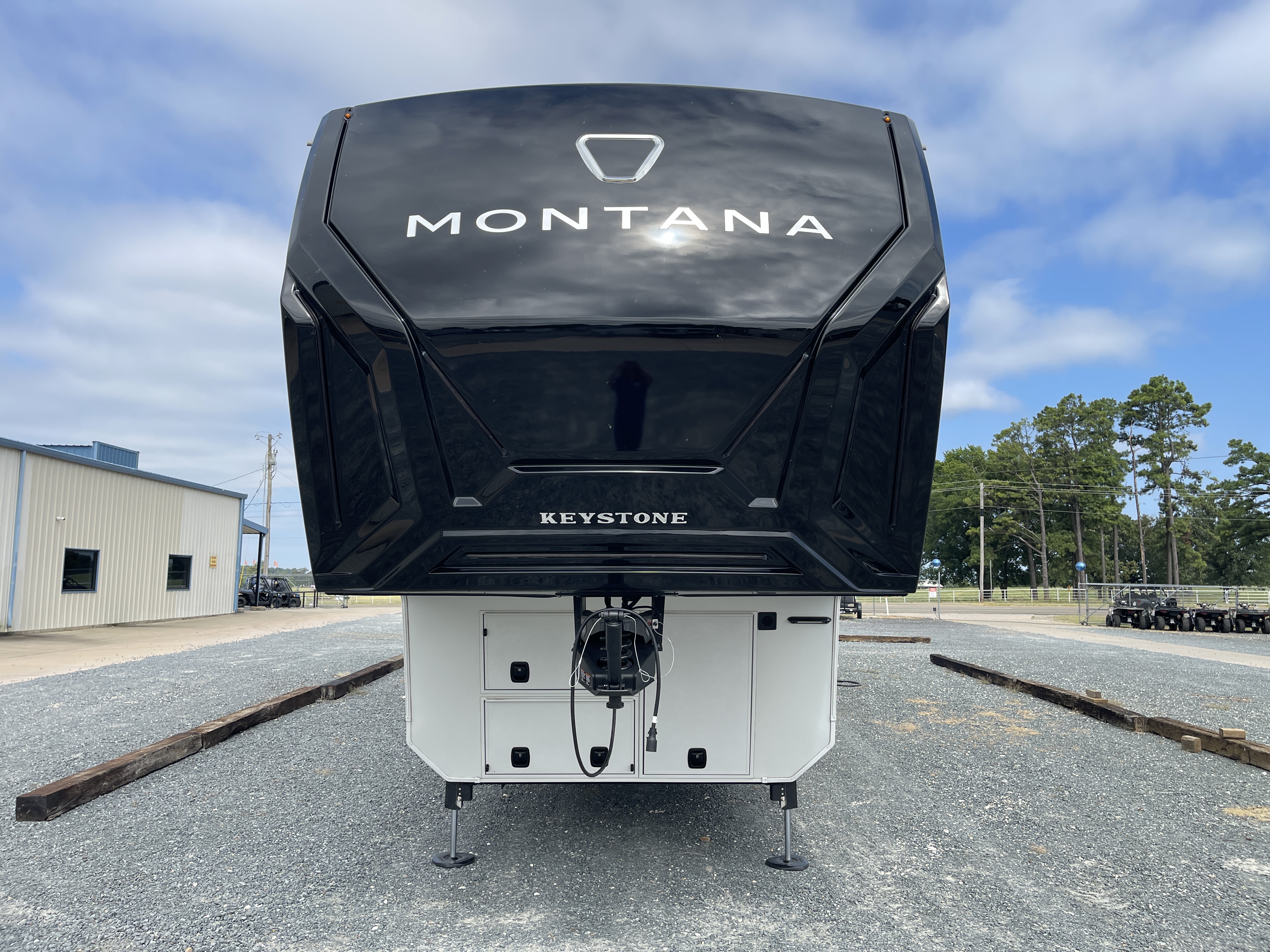 2027 Keystone Montana 3900RK - Image 2
