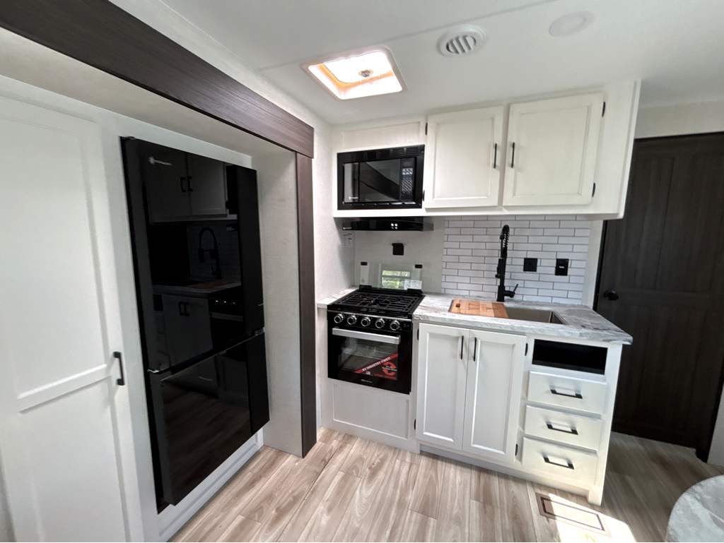 2026 VENTURE RV SPORTTREK 271VRB - Image 18
