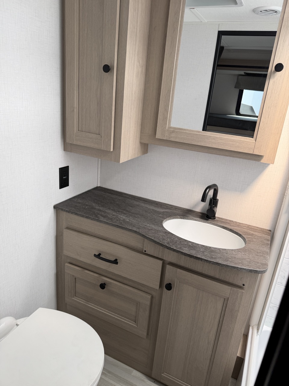 2026 Forest River Sunseeker LE 3250DSLEX - Image 18