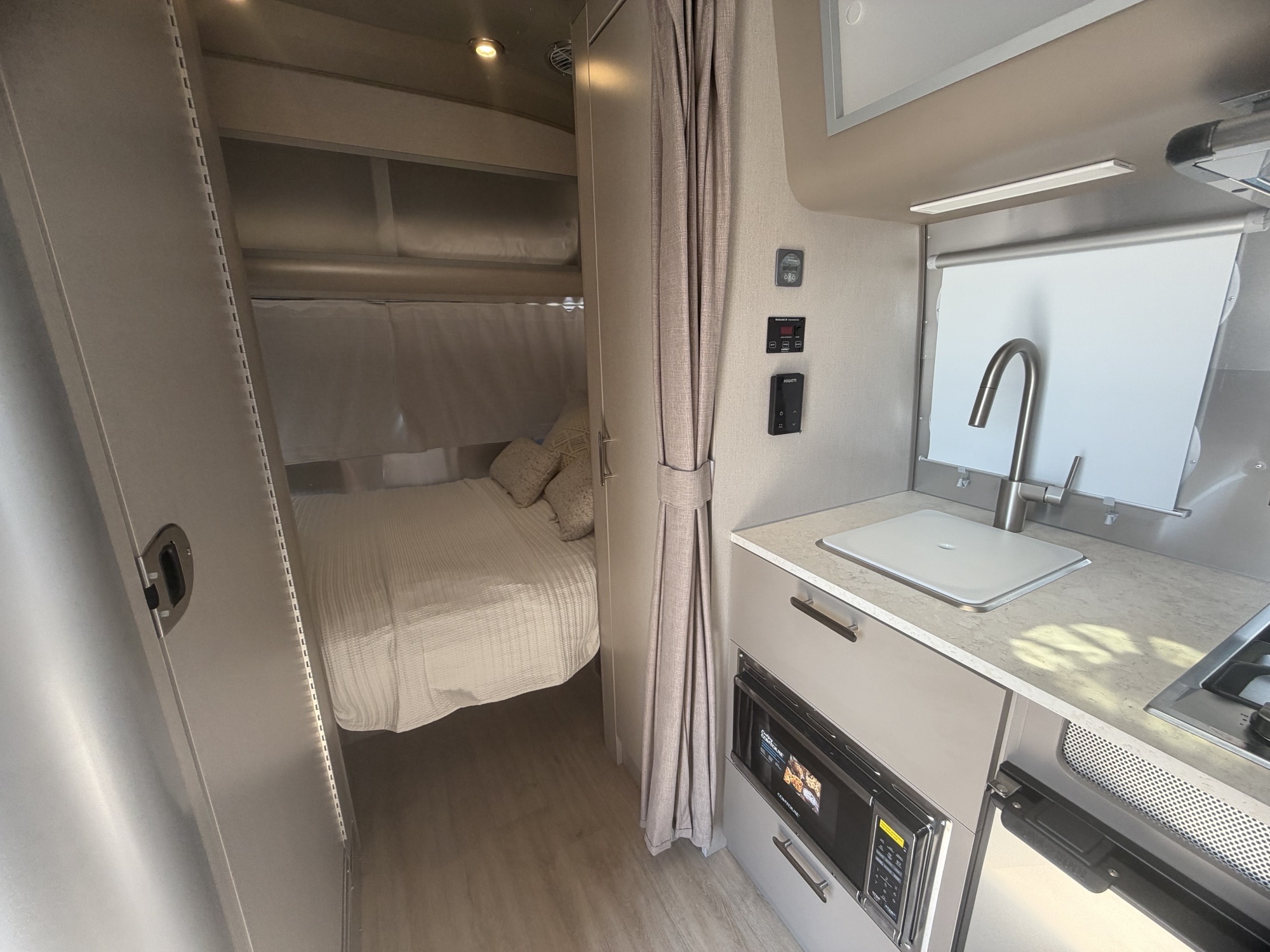 2027 AIRSTREAM CARAVEL 16RB - Image 5