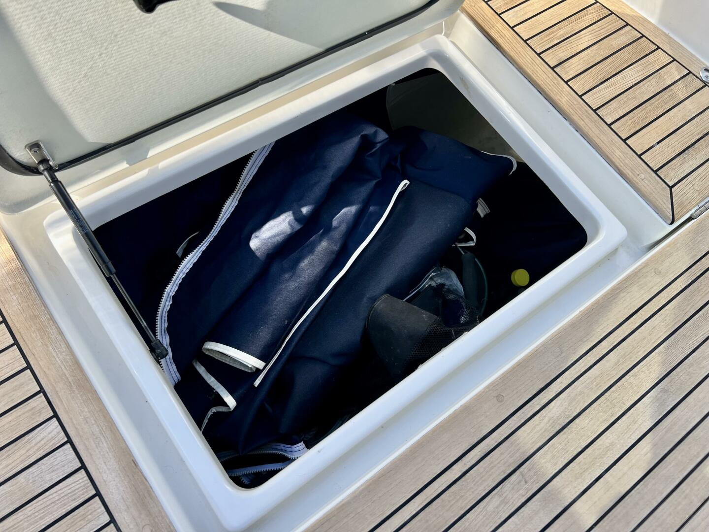 2018 Nimbus 365 Coupe - Image 38