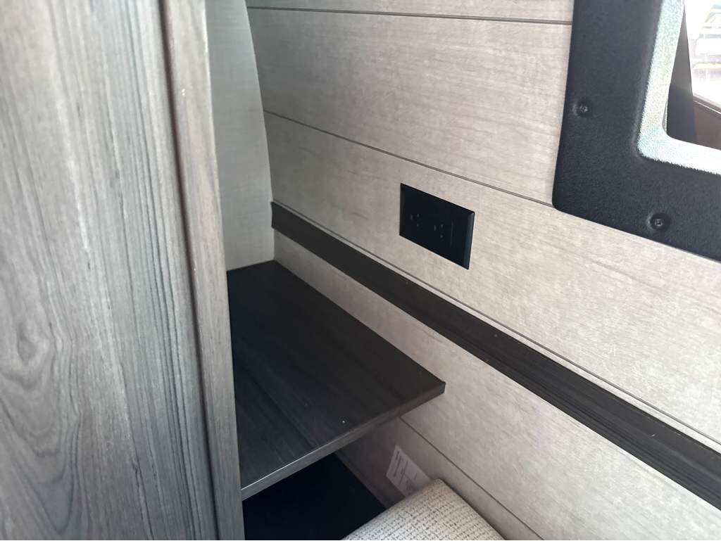 2027 VENTURE RV SPORTTREK 292VRB - Image 27