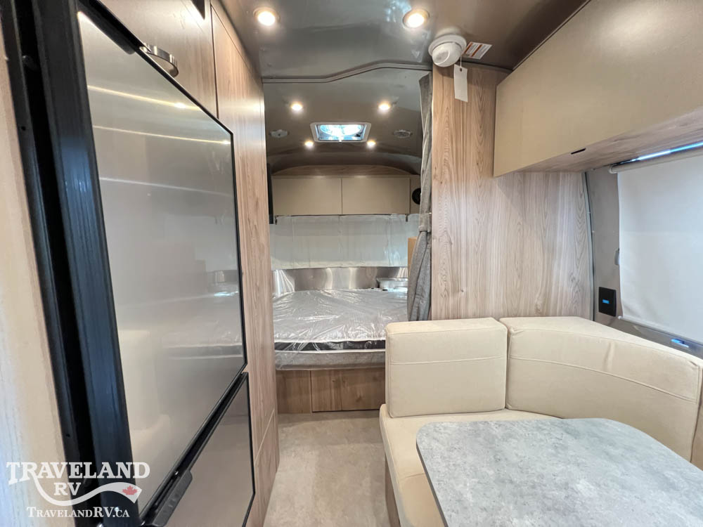 2027 Airstream Flying Cloud 23FBQ - Image 21