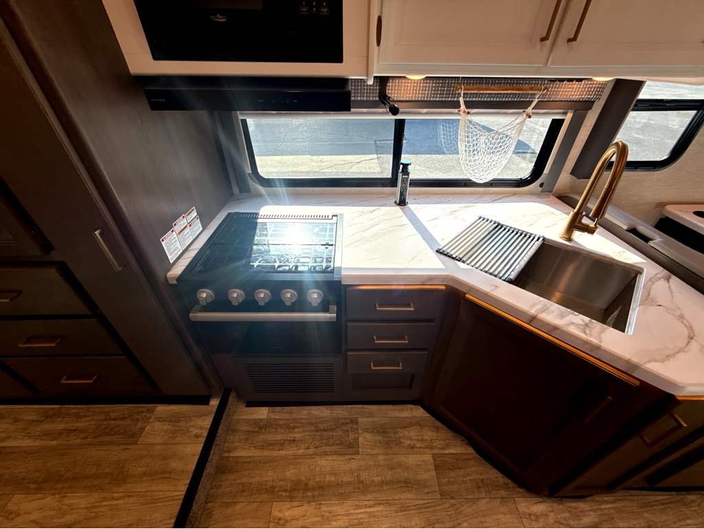 2024 THOR MOTOR COACH CHATEAU 31WV - Image 21
