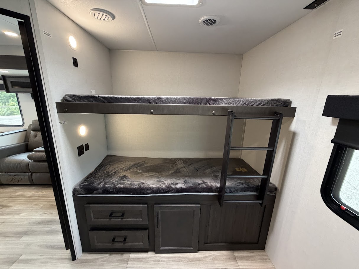 2026 VENTURE RV SPORTTREK 327VIK - Image 50