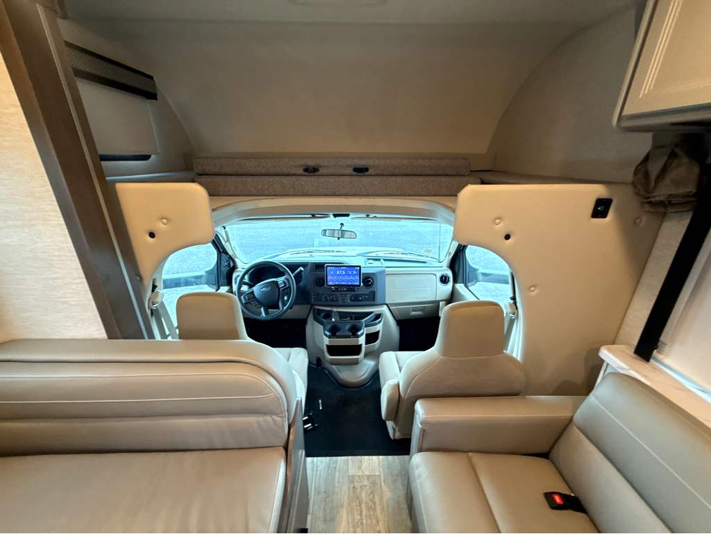 2025 Thor Motor Coach MAGNITUDE GA31 - Image 11