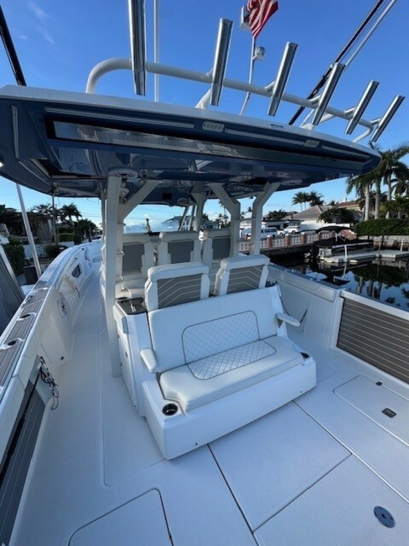 2023 PURSUIT S 428 Sport Base - Image 4