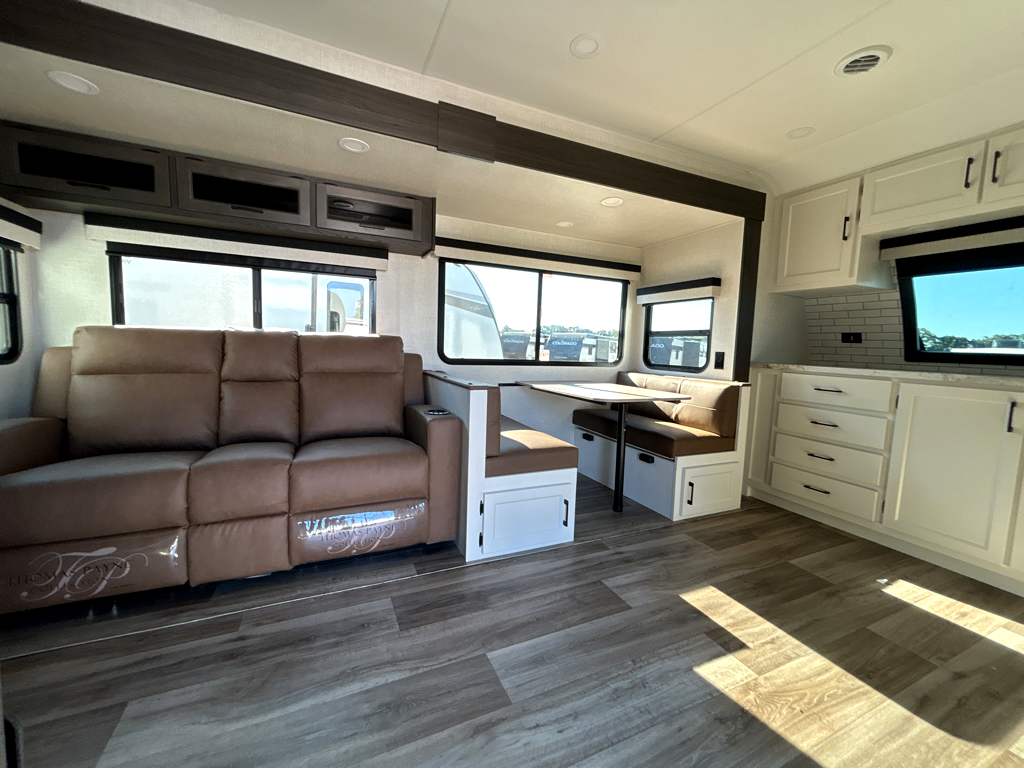 2026 VENTURE RV SPORTTREK 251VFK - Image 10