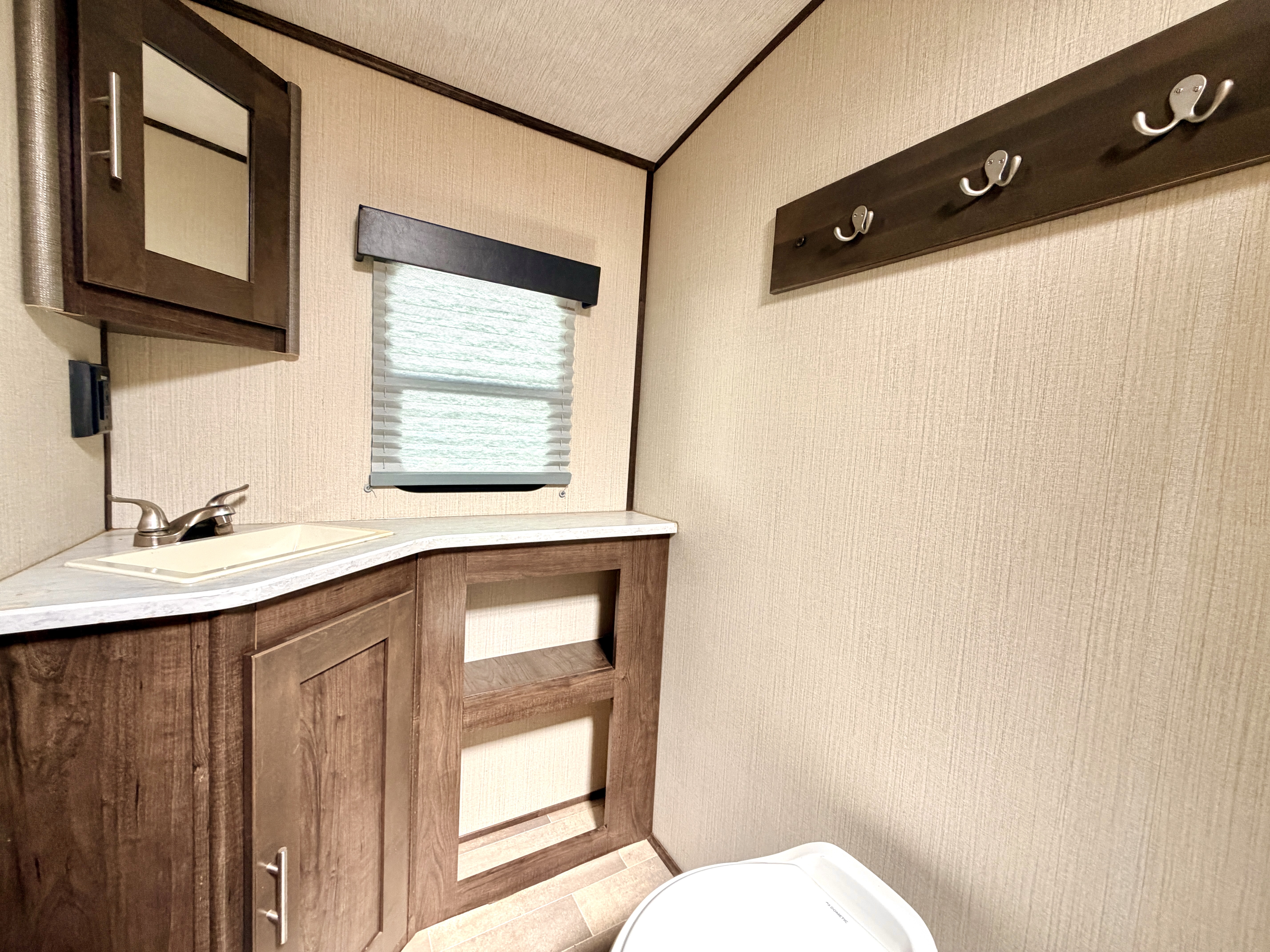 2019 Cruiser RV Radiance Ultra-Lite R-25RB - Image 14