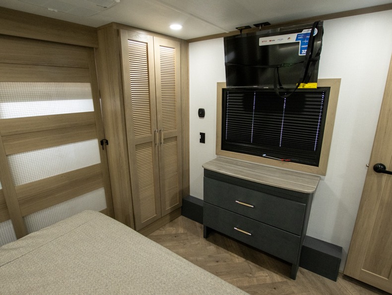 2026 Keystone Raptor 441HB - Image 31