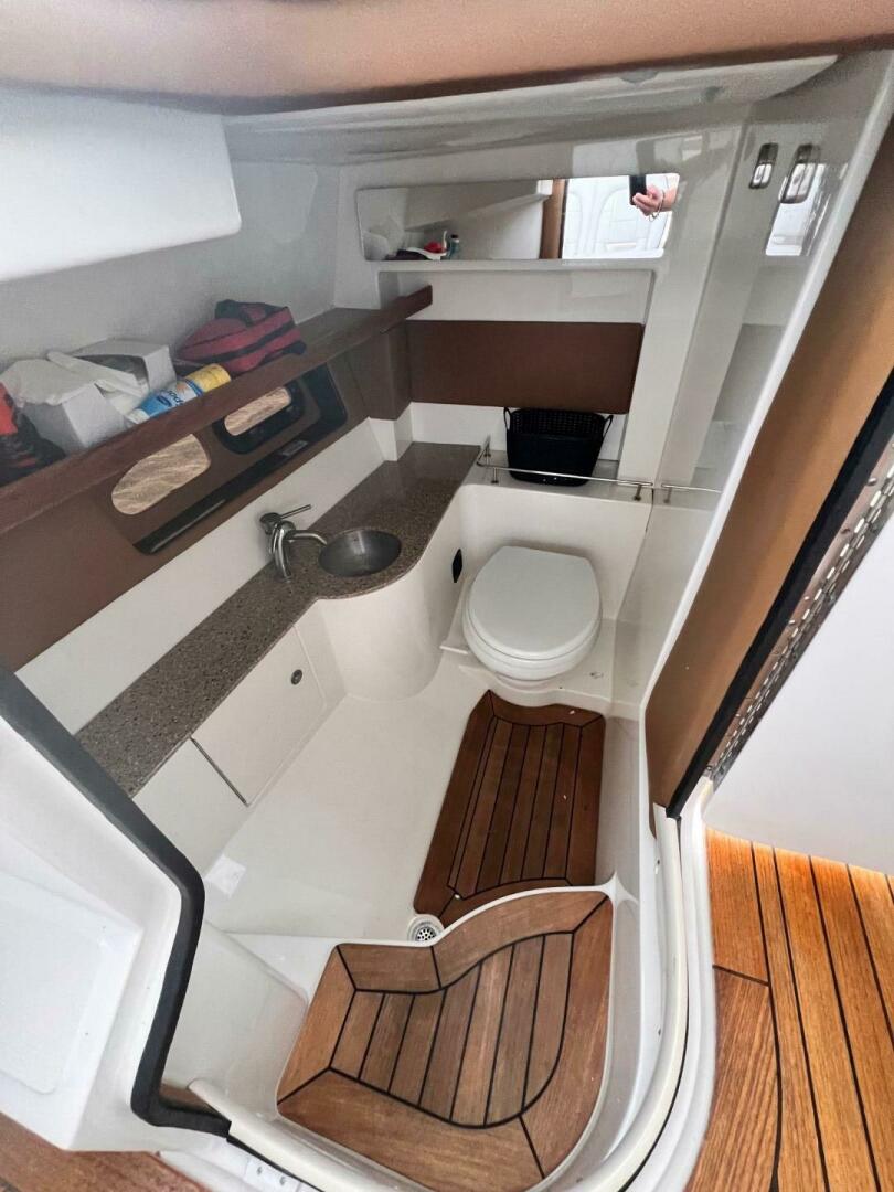 2014 Sea Ray SLX 350 - Image 13