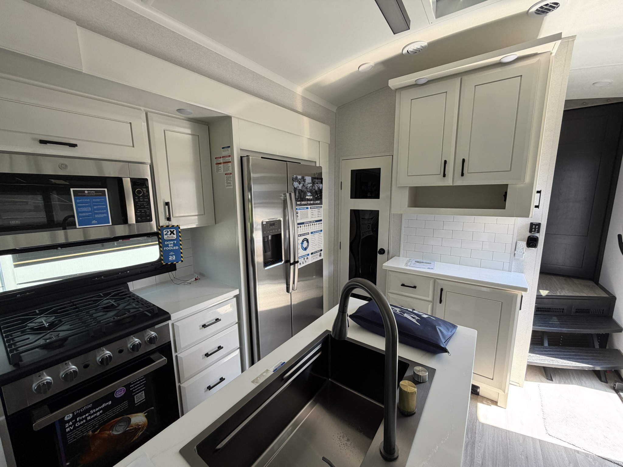 2027 JAYCO PINNACLE 32RLTS - Image 37