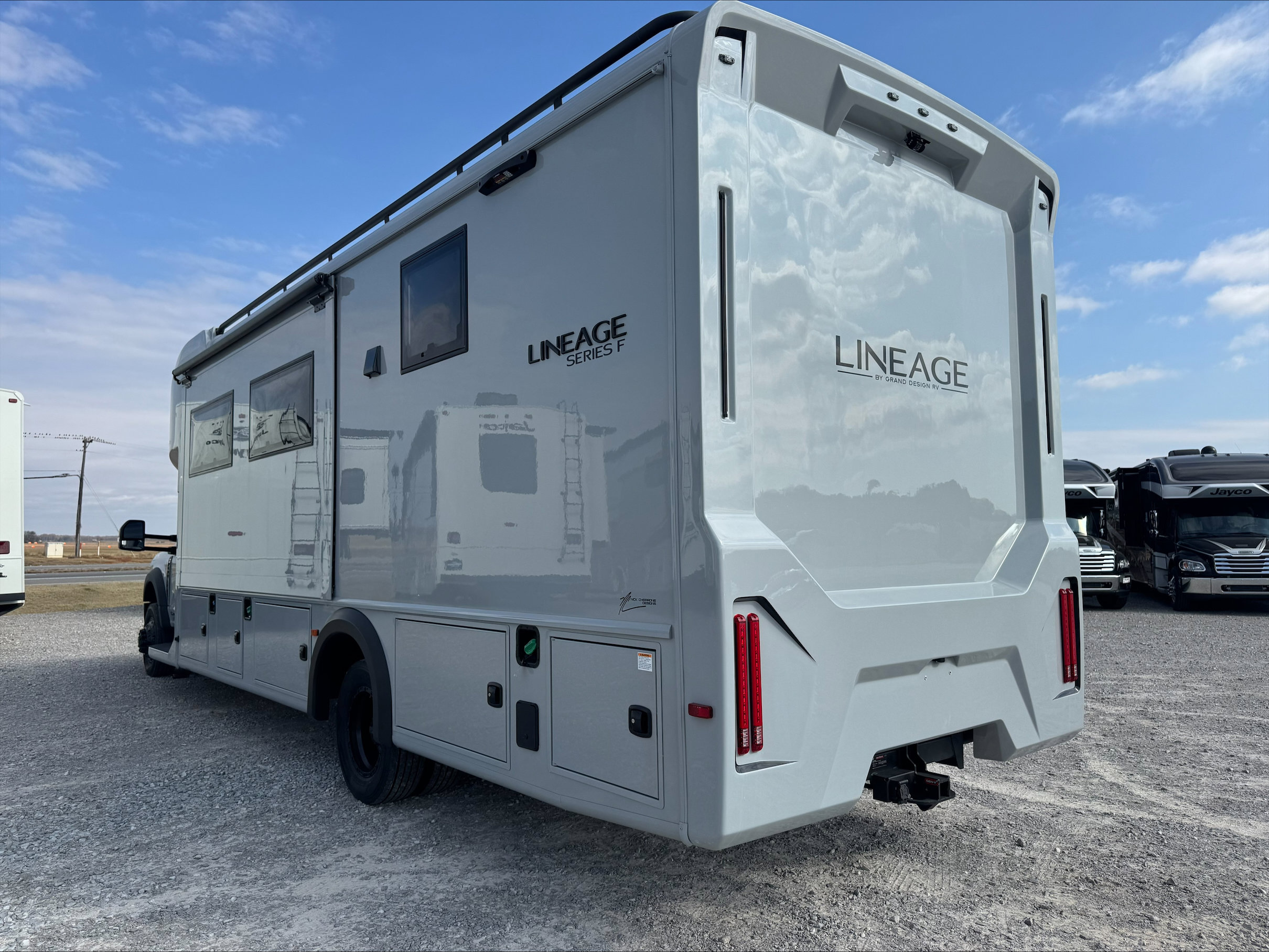 2026 GRAND DESIGN LINEAGE SERIES F 31ZW - Image 4