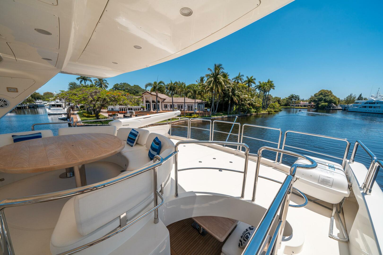 2010 Azimut 75 Fly - Image 11