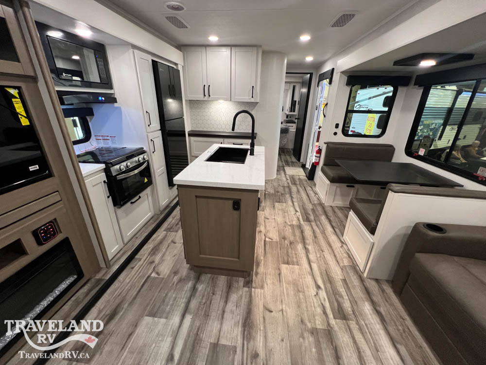 2027 Highland Ridge Roamer Light Duty 31TBTS - Image 4