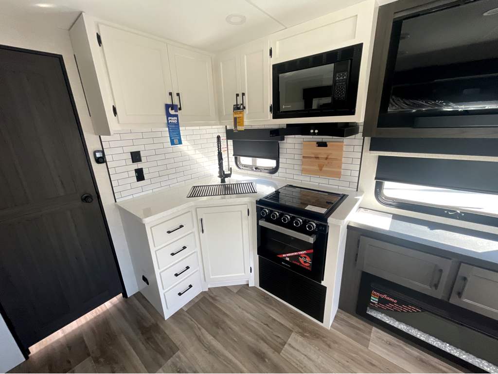 2026 VENTURE RV SPORTTREK 302VRD - Image 22
