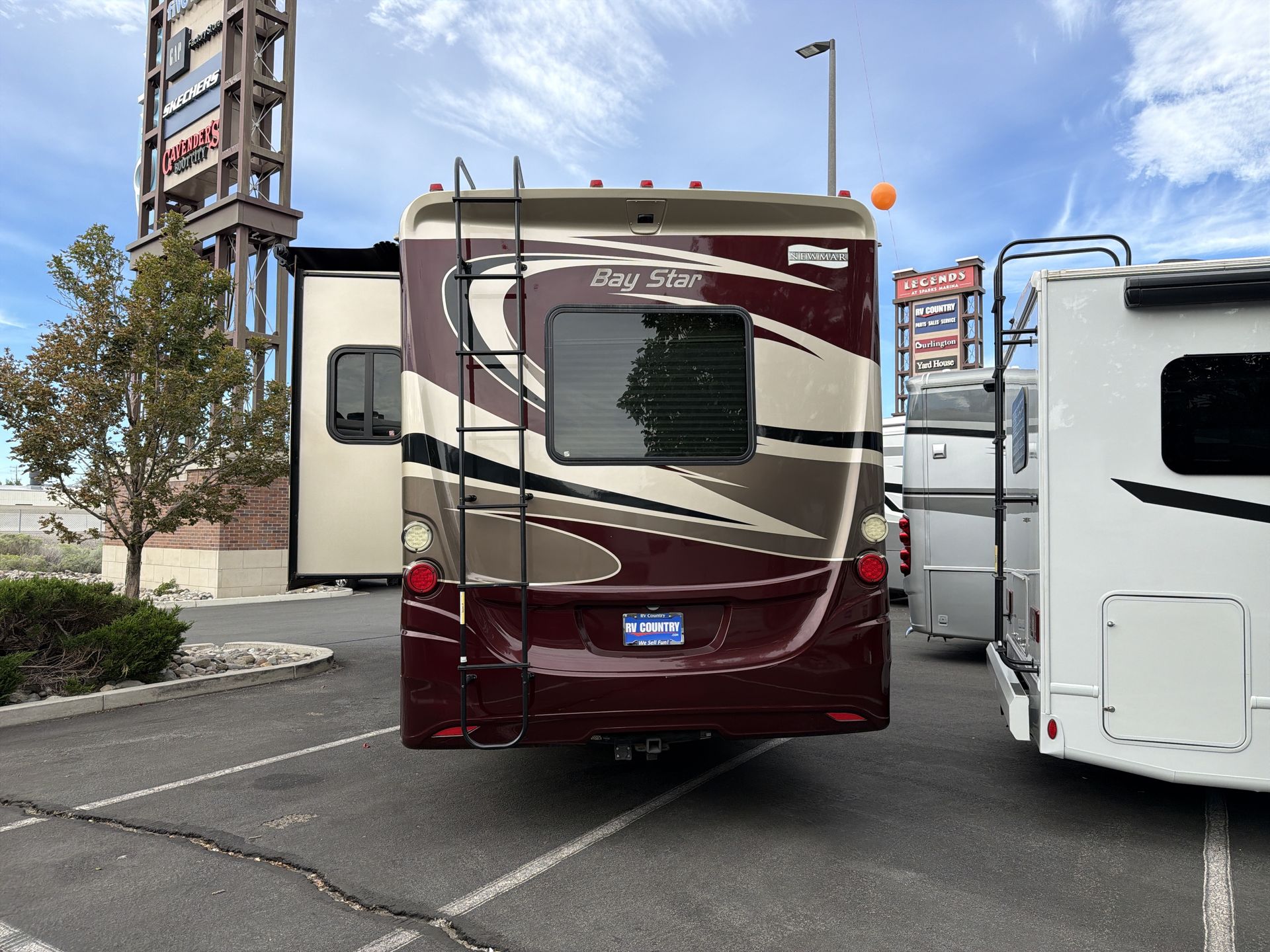 2014 Newmar Bay Star 3309 - Image 17