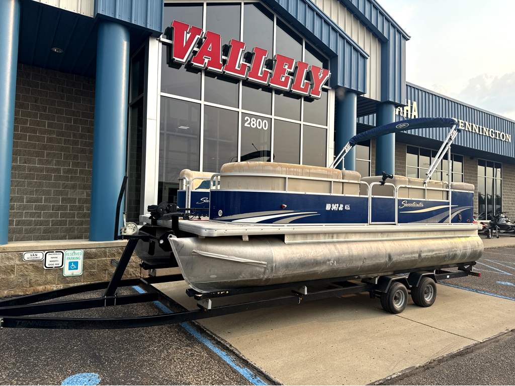 2011 Godfrey Sweetwater 2286FC - Image 2