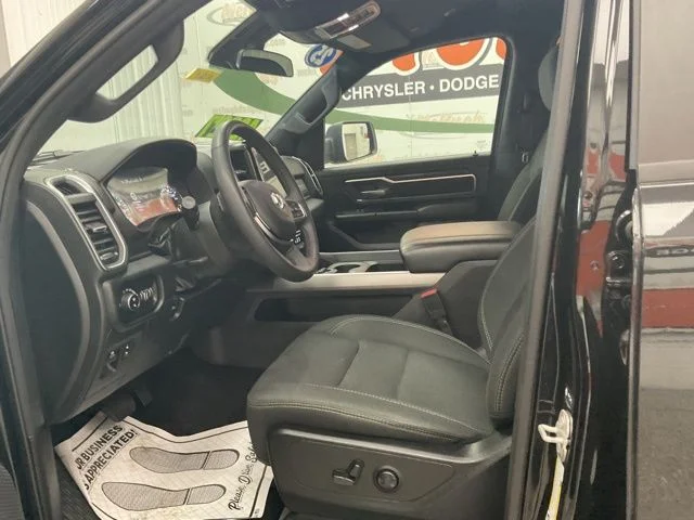 2025 Ram 1500 Big Horn 4x4 Crew Cab 5'7" Box - Image 9