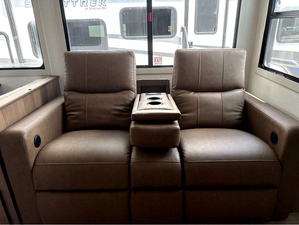 2027 VENTURE RV SPORTTREK 333VIK - Image 28