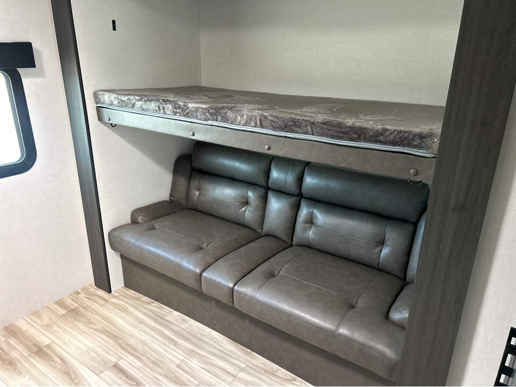 2026 VENTURE RV SPORTTREK 327VIK - Image 13