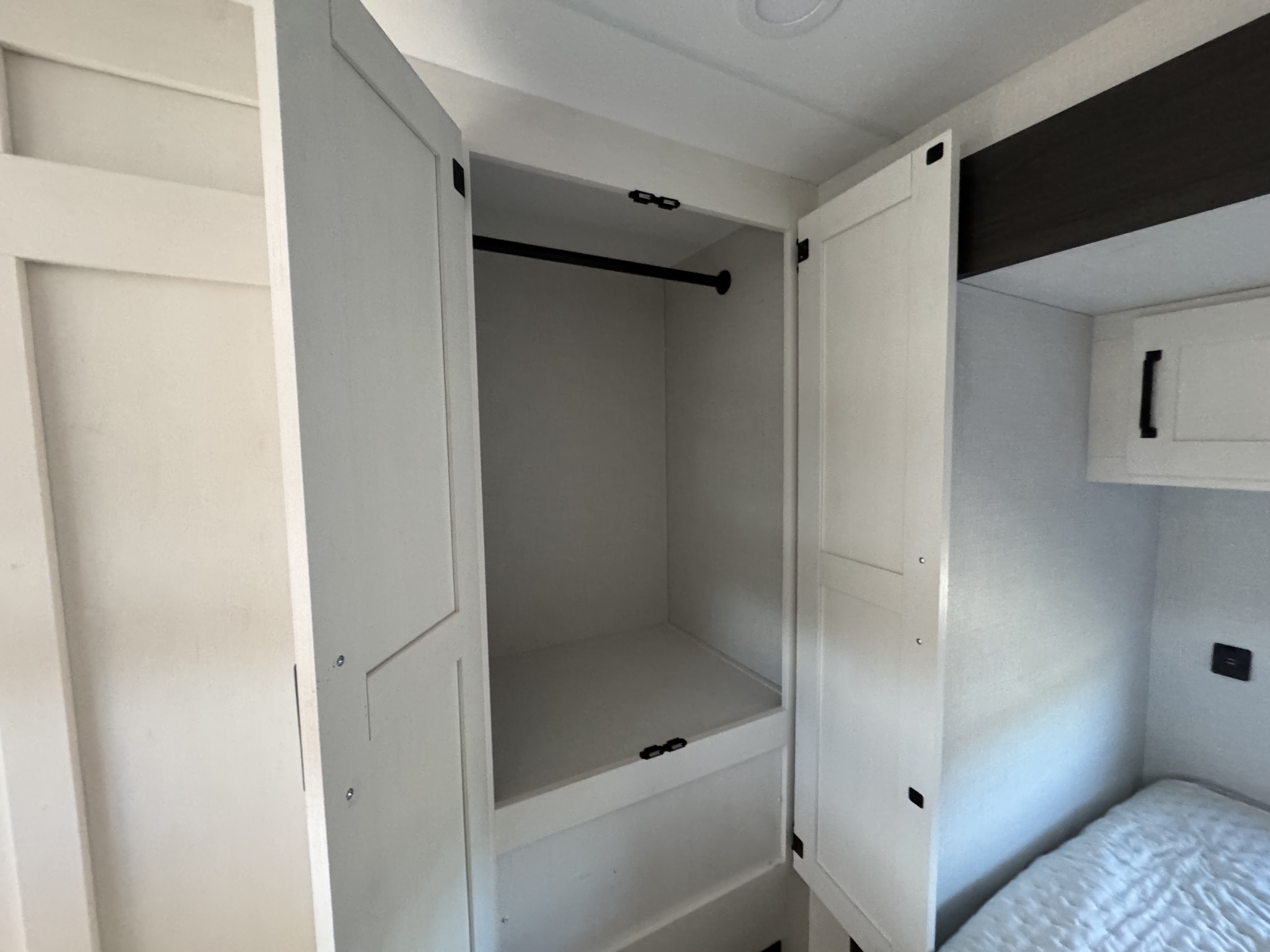 2027 VENTURE RV SIENNA 293VIK - Image 24