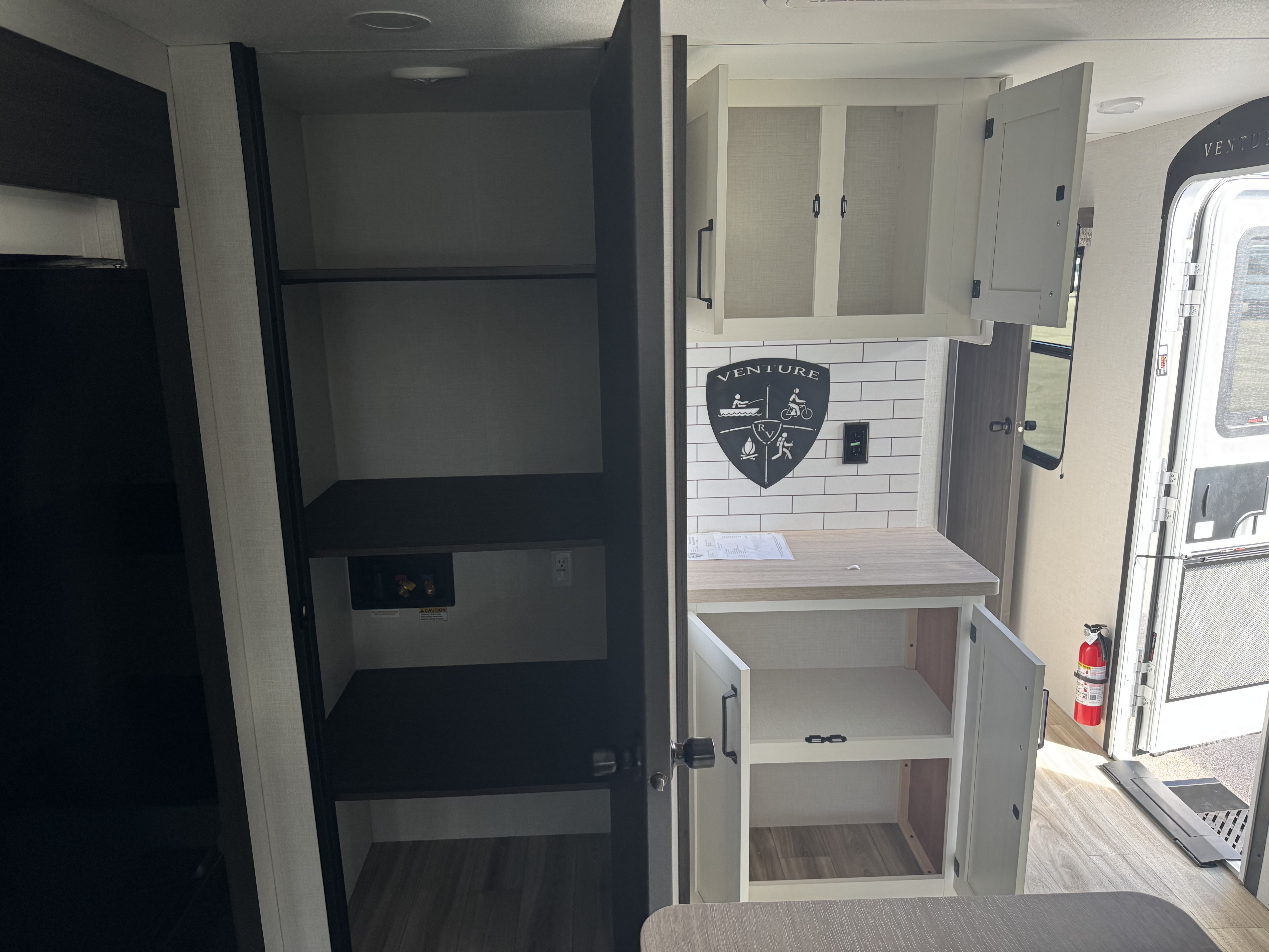 2027 VENTURE RV SIENNA 293VIK - Image 16