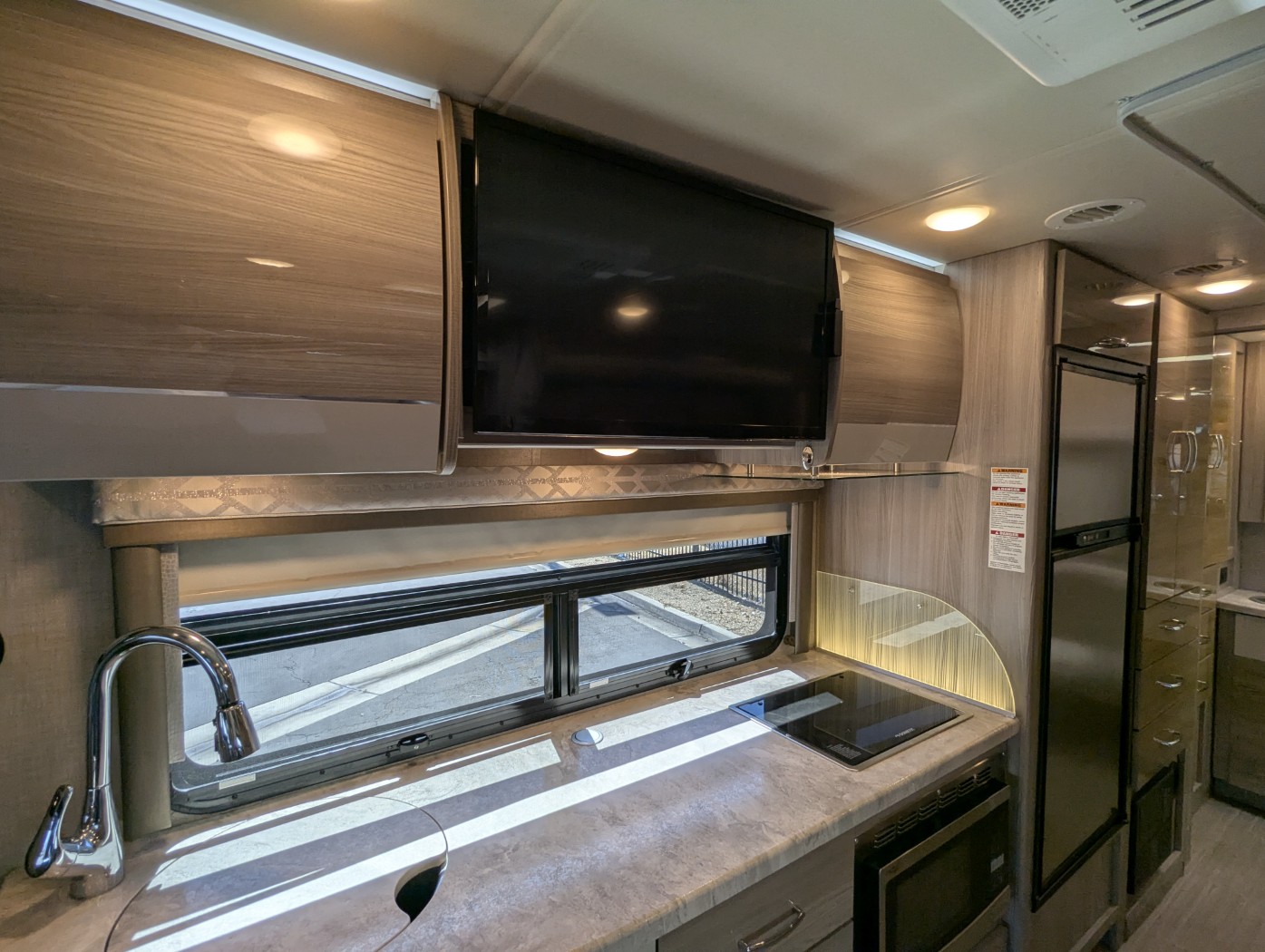2022 Thor Motor Coach Delano Sprinter 24FB - Image 18
