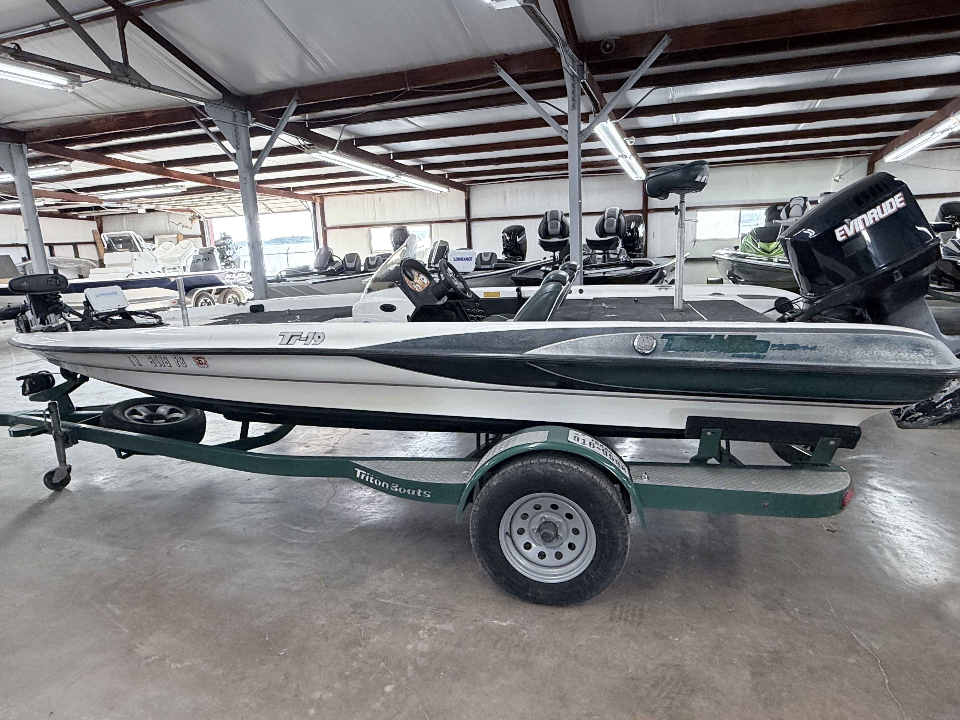 1998 TRITON 1998 TR19 - Image 1