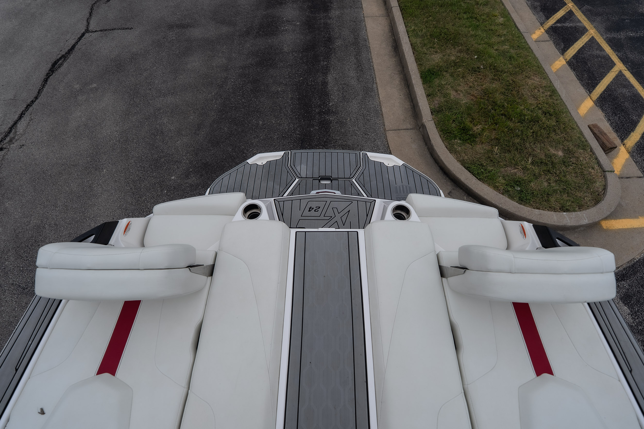 2023 MasterCraft XT24 - Image 37