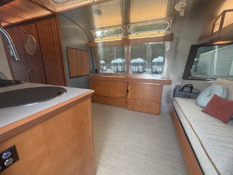 2027 AIRSTREAM FRANK LLOYD WRIGHT 28RBT - Image 12