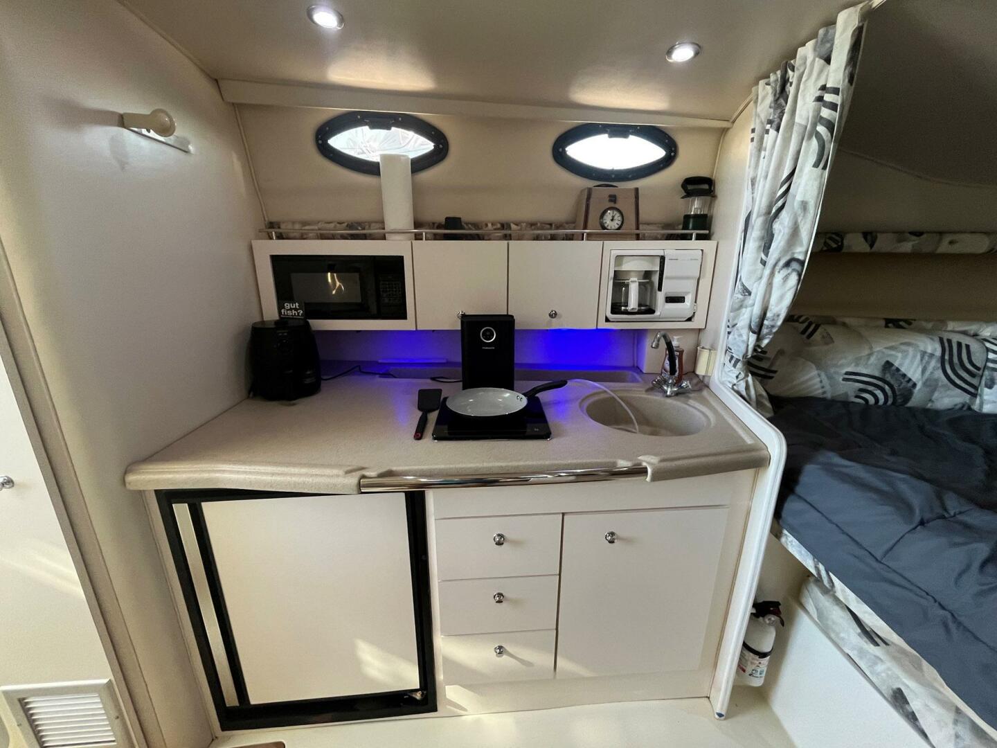 2001 Wellcraft 330 Coastal - Image 15