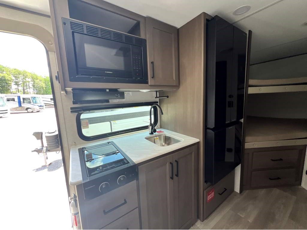 2026 GRAND DESIGN TRANSCEND 161BH - Image 9