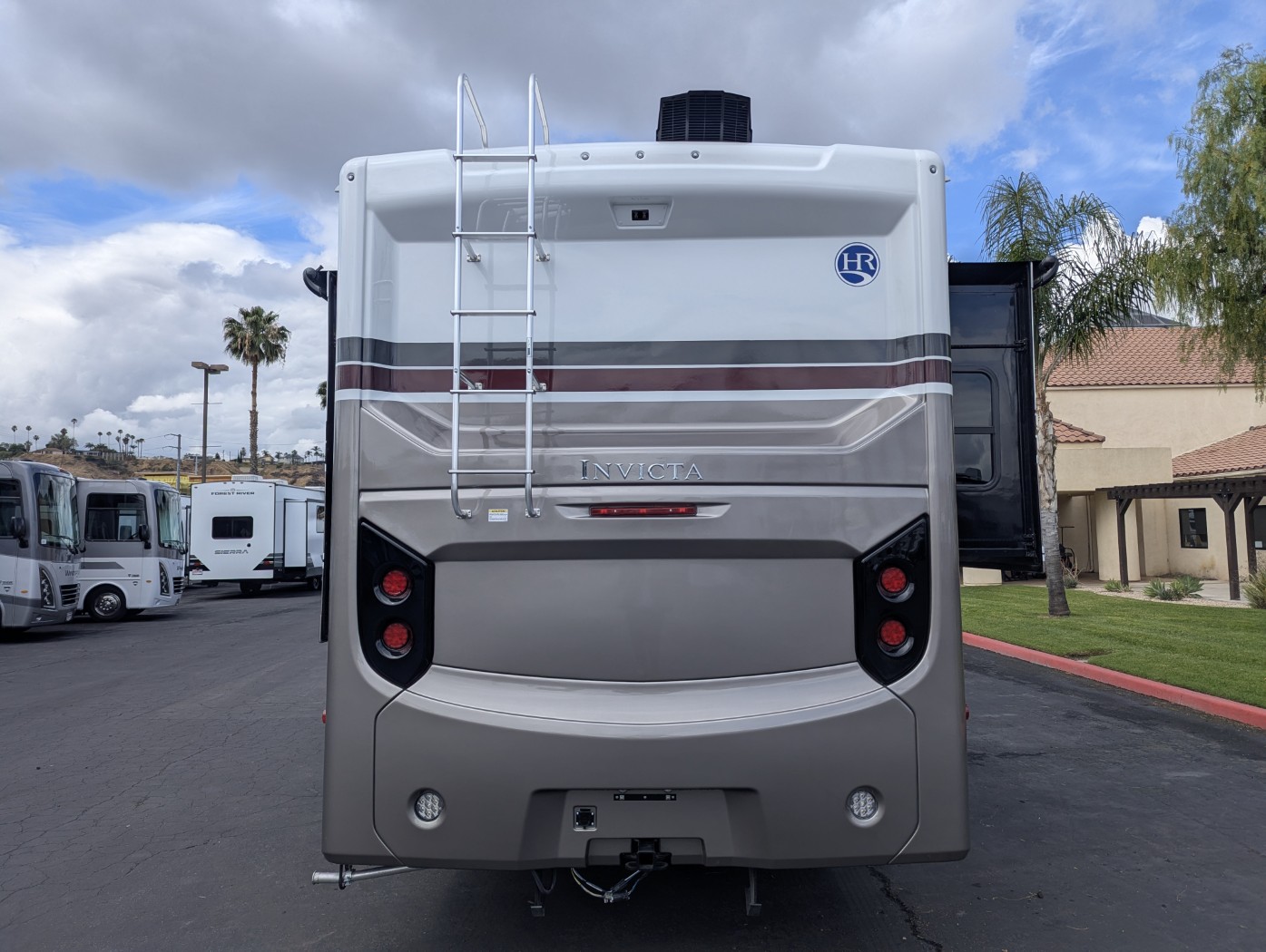 2026 Holiday Rambler Invicta 33HB - Image 5