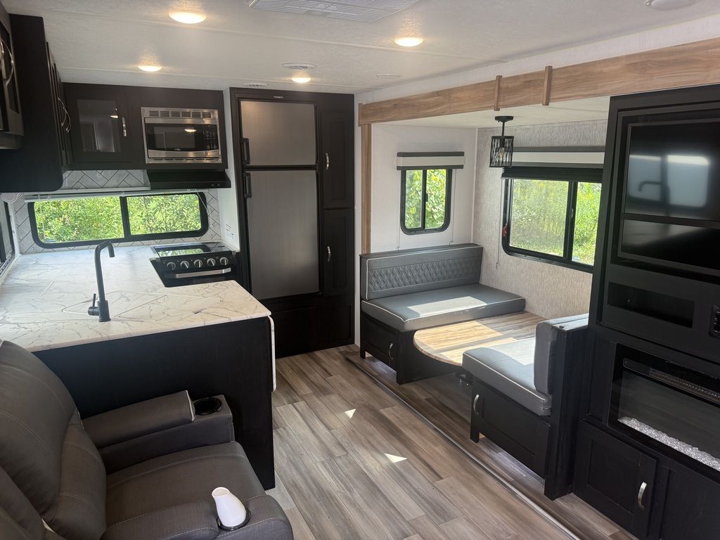 2022 Coachmen FREEDOM EXPRESS - Image 5