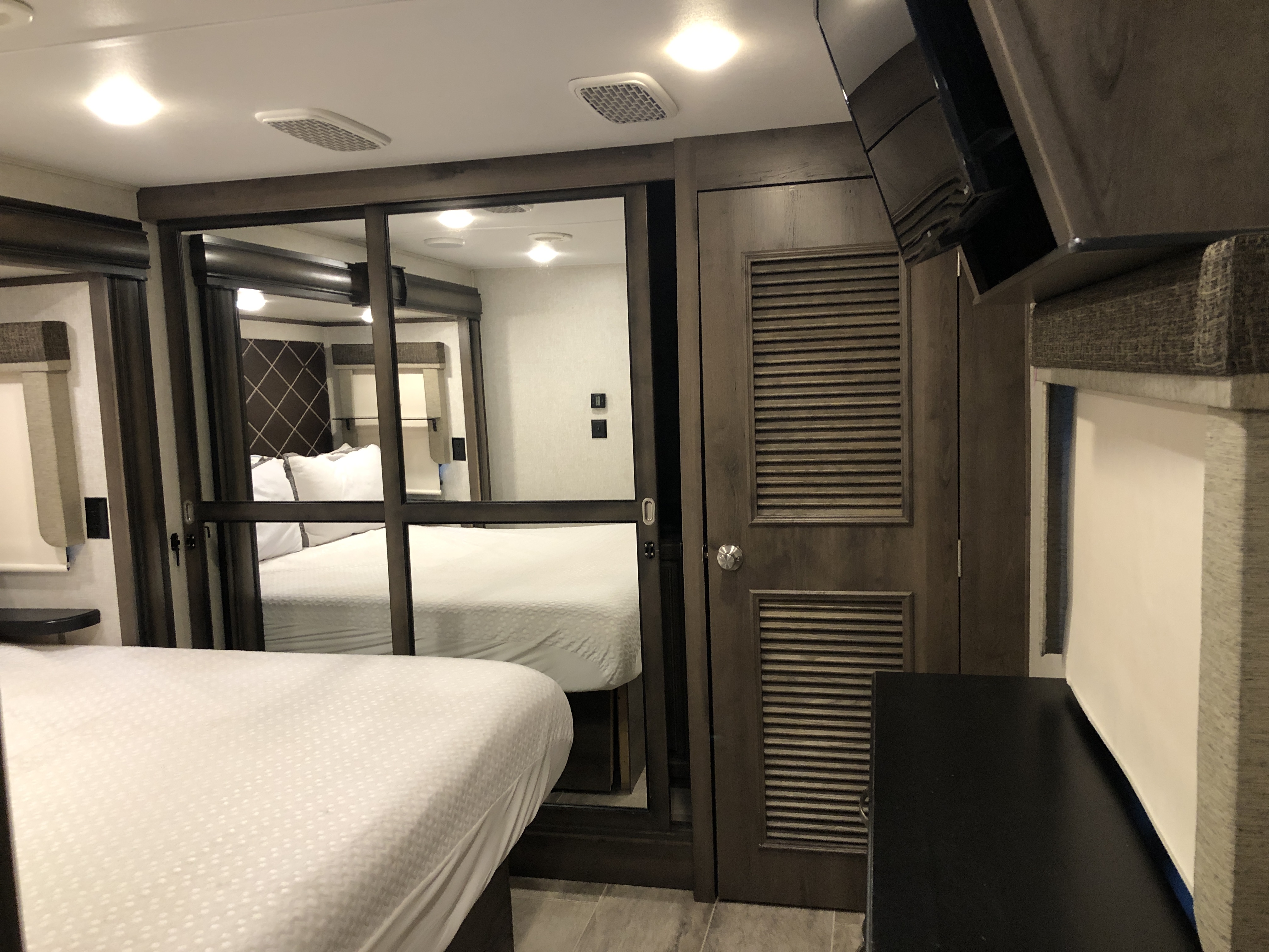 2019 Keystone Montana 3121RL - Image 23