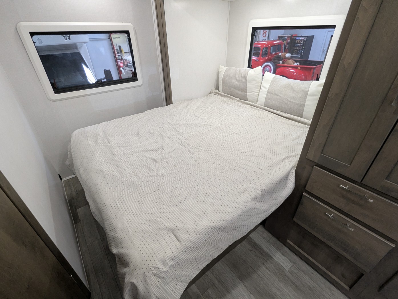 2024 Dynamax Corp Isata 3 Series 24FW - Image 24