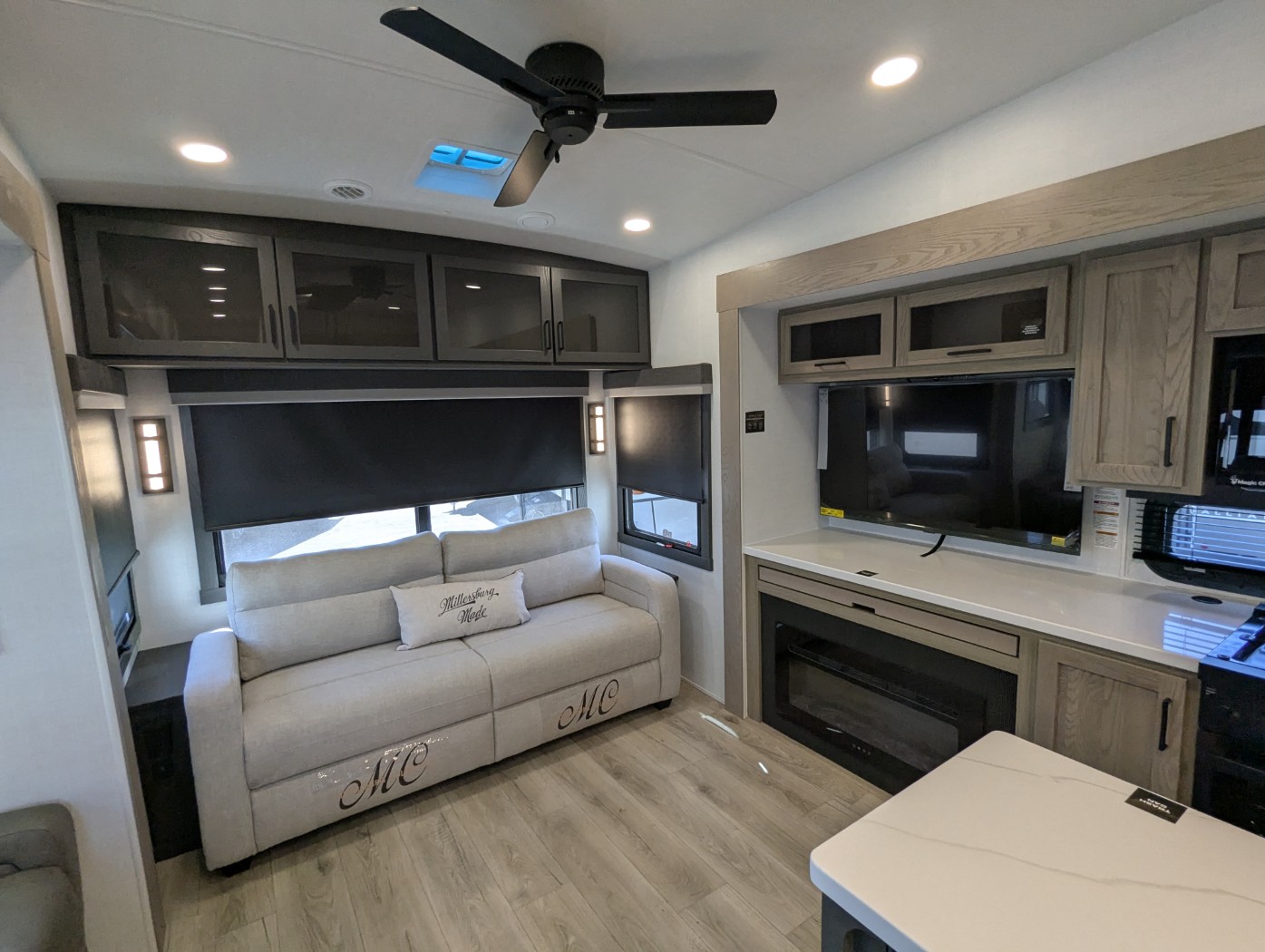 2026 Forest River Rockwood Signature 401SFB - Image 31
