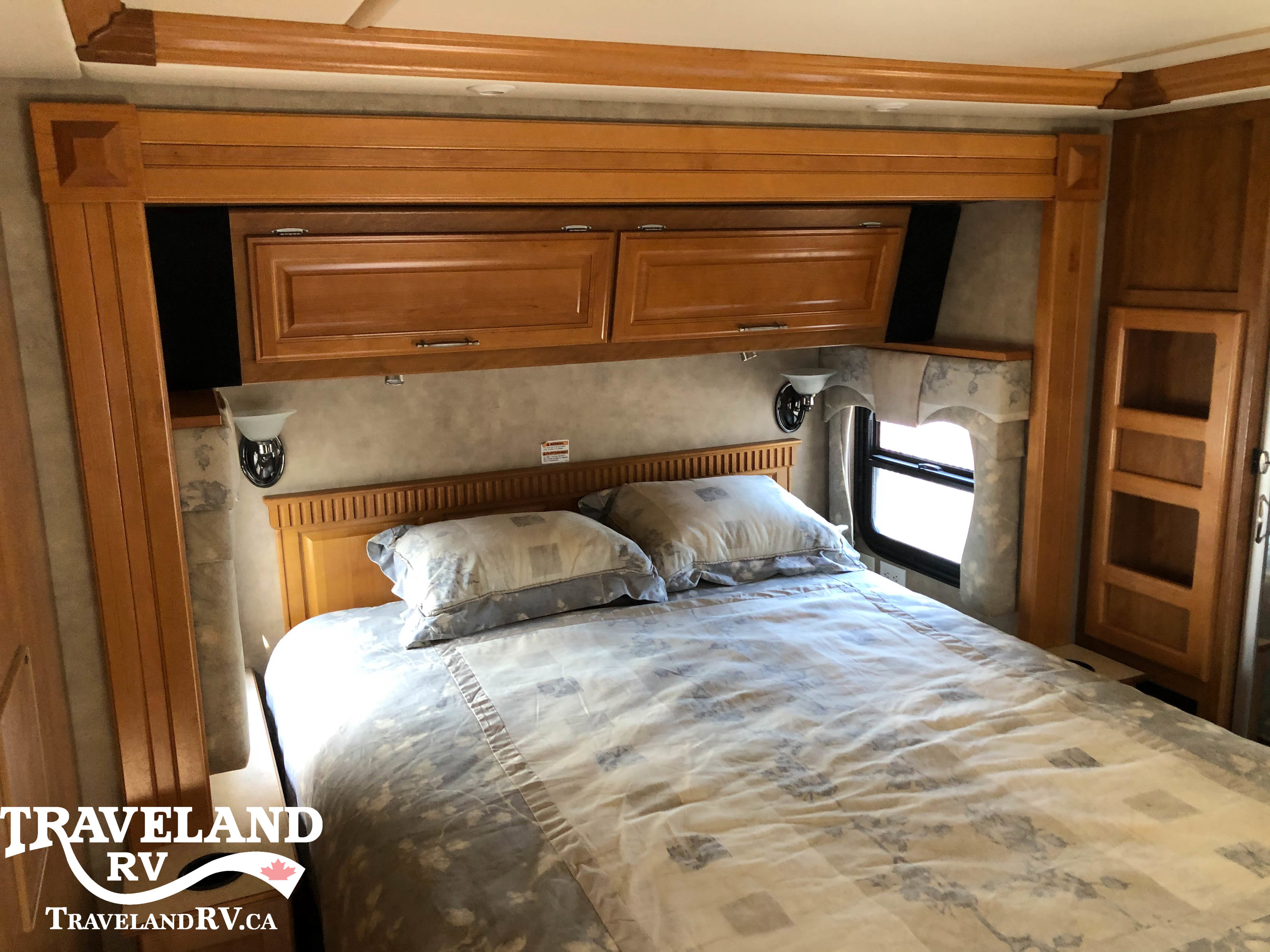 2007 Fleetwood Discovery 40X - Image 23