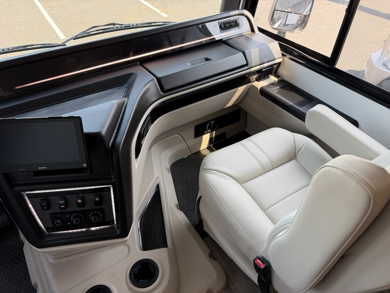 2026 Entegra Coach Vision XL 31UL - Image 5