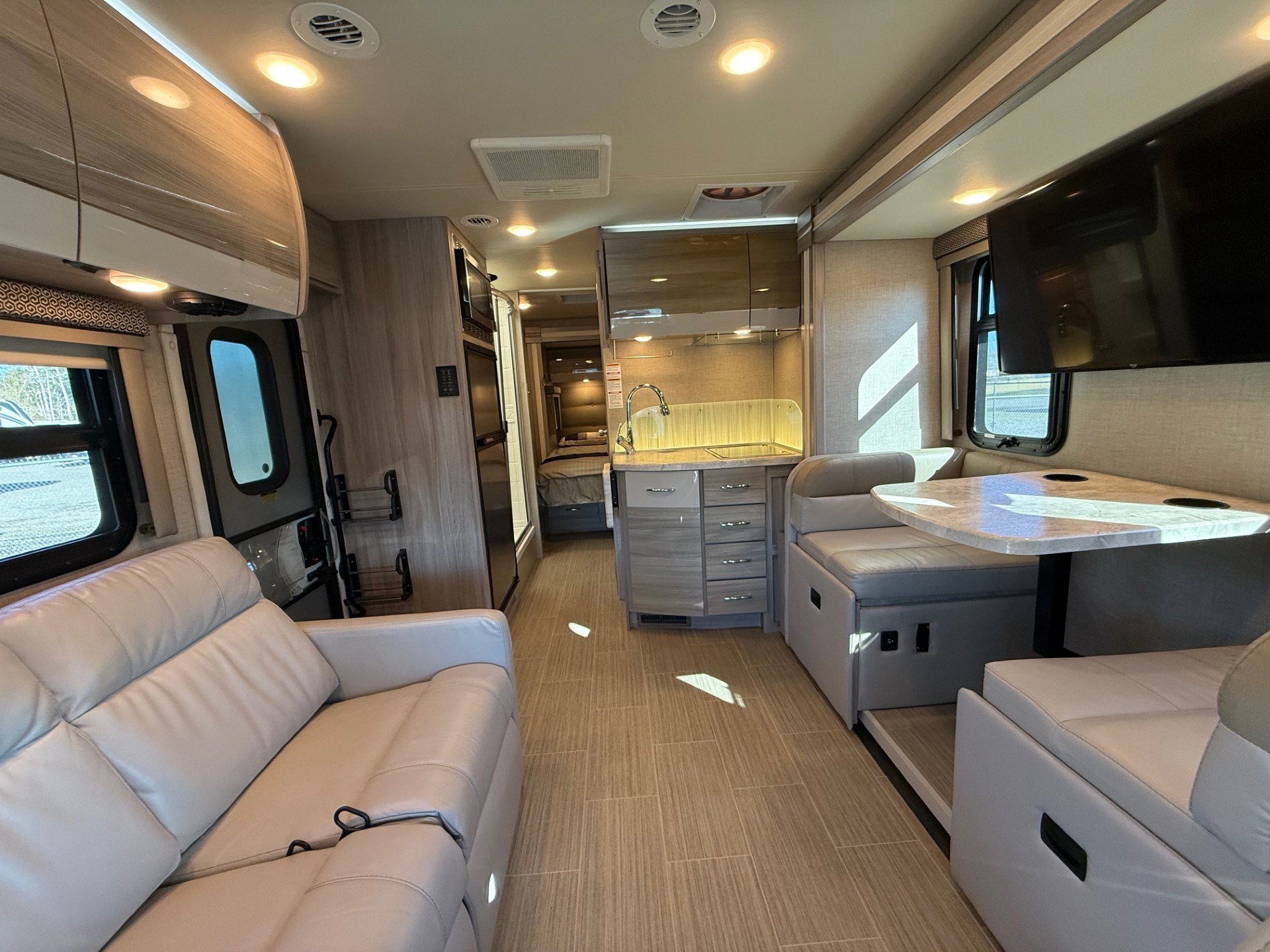2022 THOR MOTOR COACH DELANO 24RW - Image 5