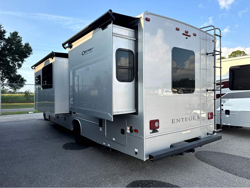 2027 ENTEGRA COACH ODYSSEY 29V - Image 4