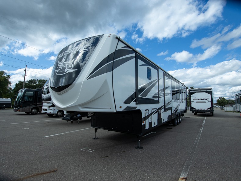 2020 Jayco Seismic 4013 - Image 4