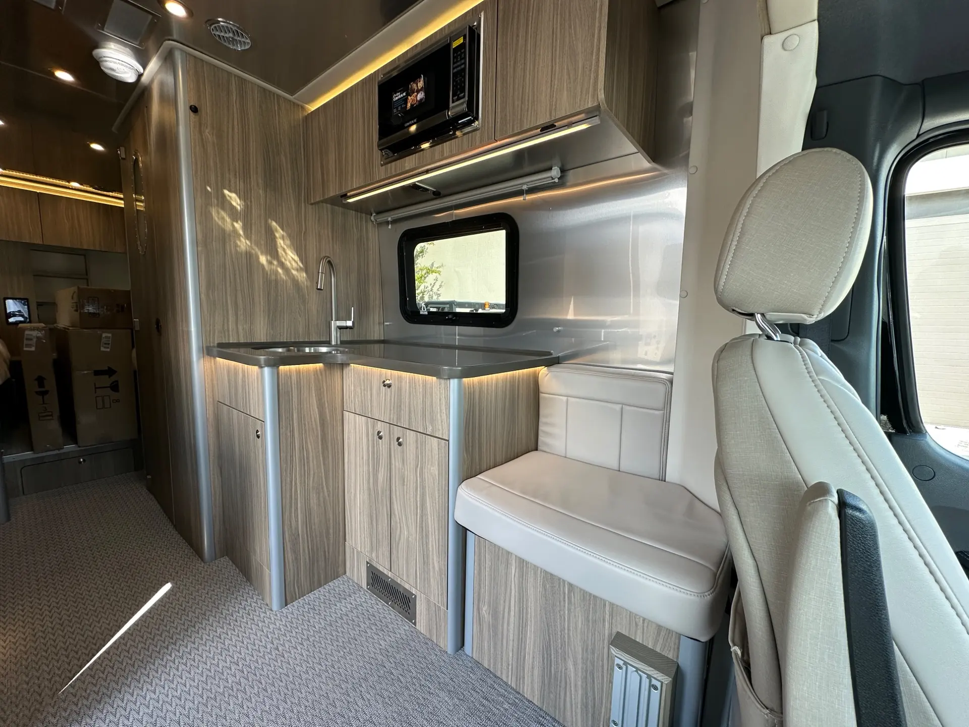 2027 Airstream Atlas 25RT - Image 19