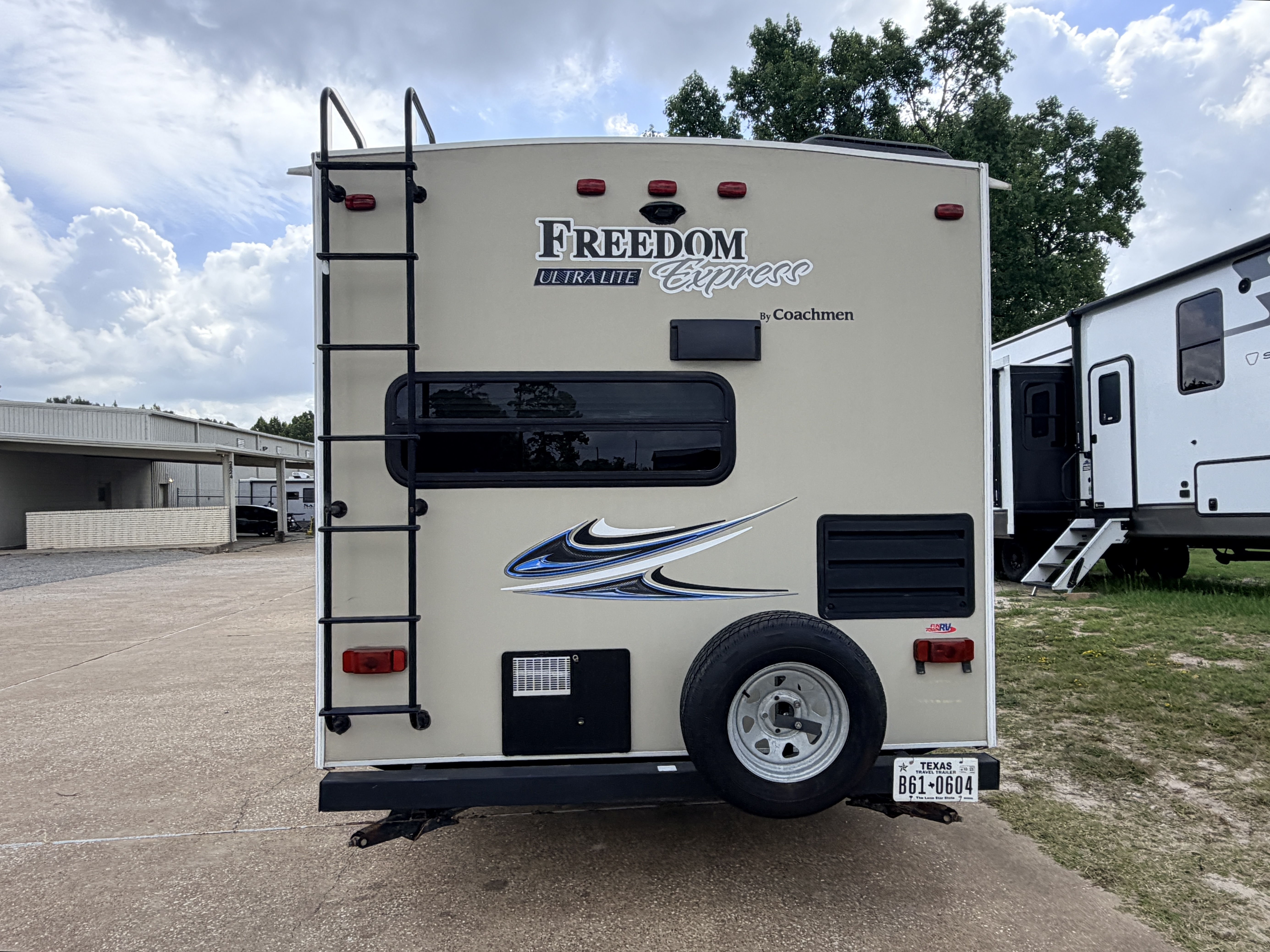 2019 Coachmen Freedom Express Ultra Lite 246RKS - Image 6