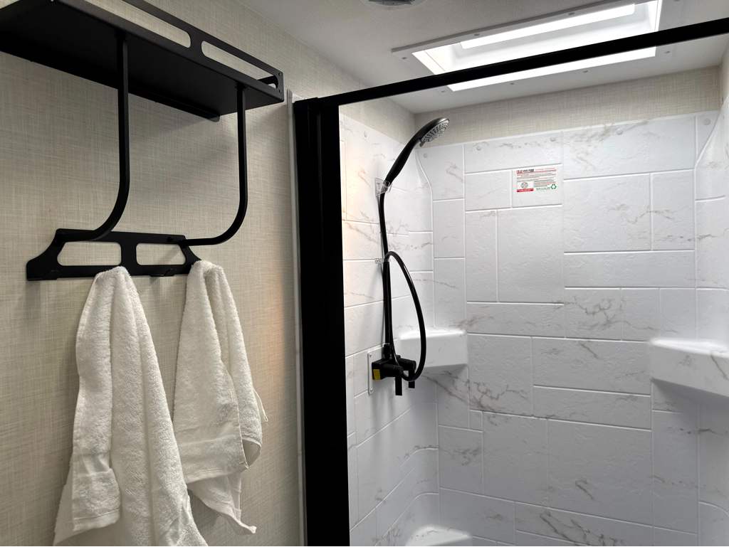 2027 VENTURE RV SPORTTREK 282VIK - Image 22