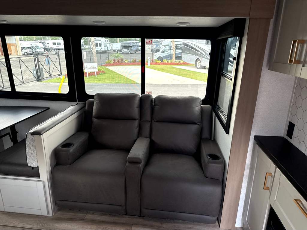 2027 JAYCO JAY FEATHER 29QBH - Image 11